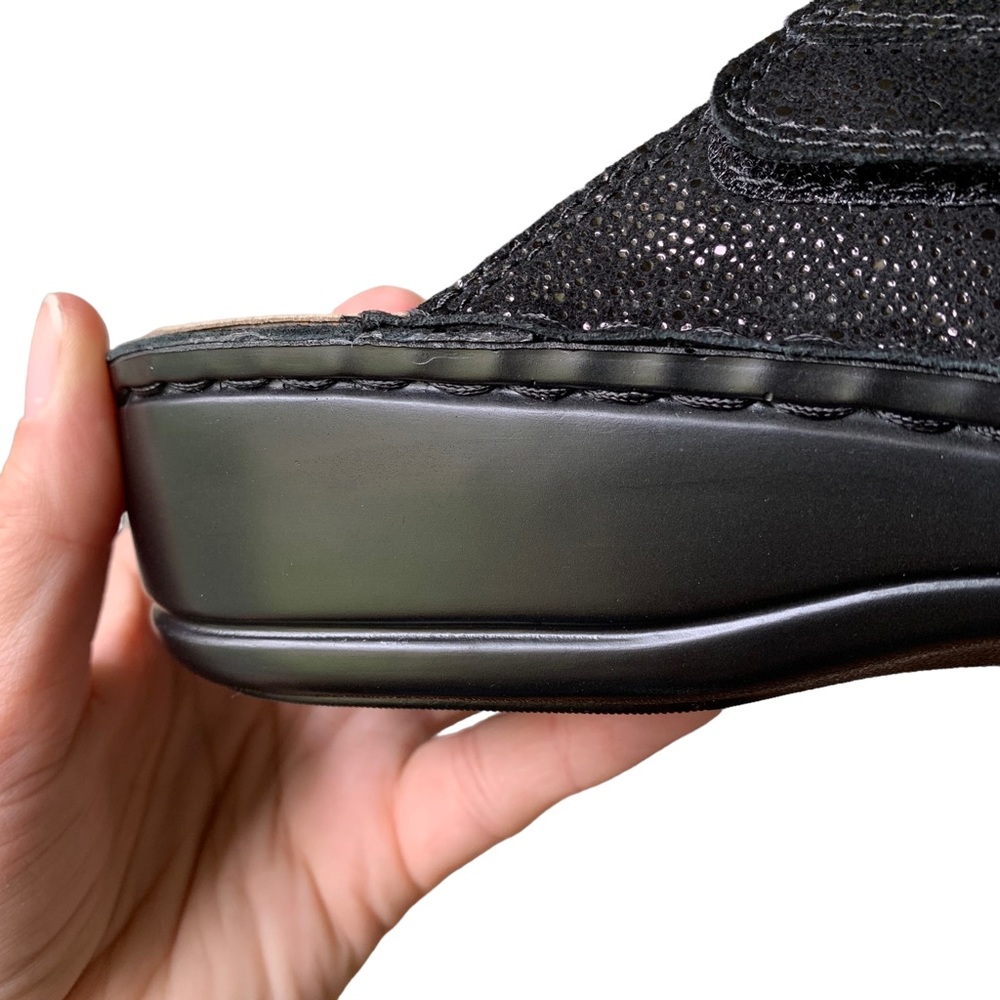 Aravon Black Metallic Suede Cambridge 2 Strap Sandal - Picture 9 of 14